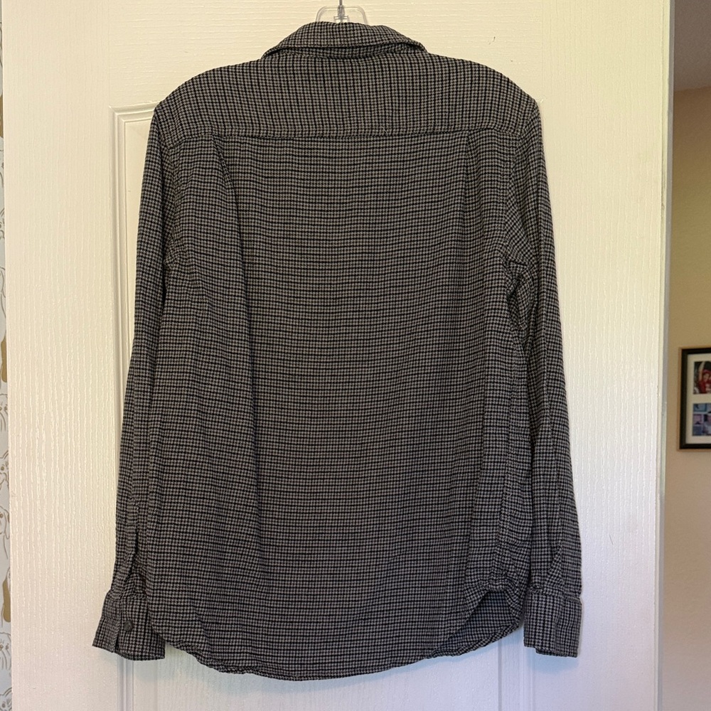 Old Navy Black and White Casual Button Down Flannel Shirt - Picture 4 of 4
